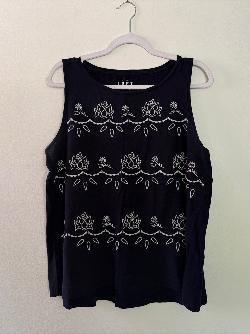 LOFT Sleeveless Vintage Soft Top Floral Embroidery
